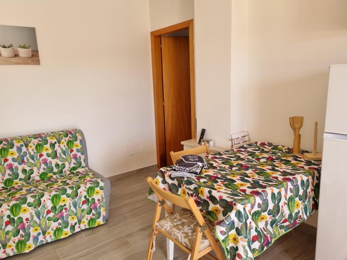 Le Case Di Pat - Palms Home San Pietro in Bevagna Luaran gambar